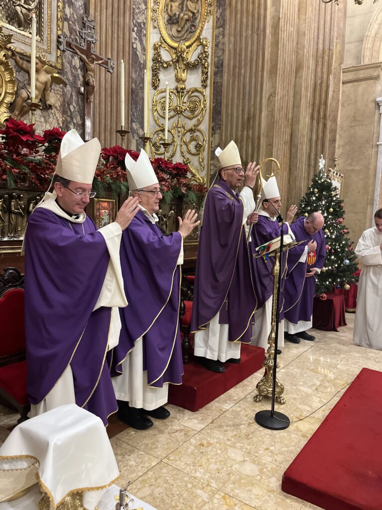 El bisbe Salvador acompanyà els joves en la Vetlla de la Immaculada.