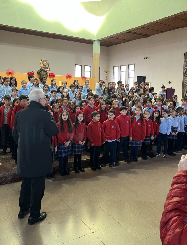 Els nens de les escoles de La Garriga, Sabadell i Rubí van unir-se als de Terrassa a Sant Cristòfor.