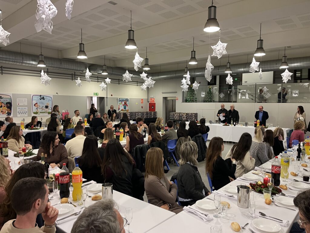 El sopar fou un moment de germanor entre els professors.