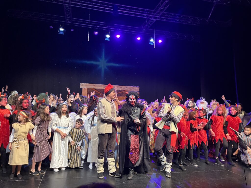 La obra és una adaptació musicalitzada pels fidels de la parròquia.