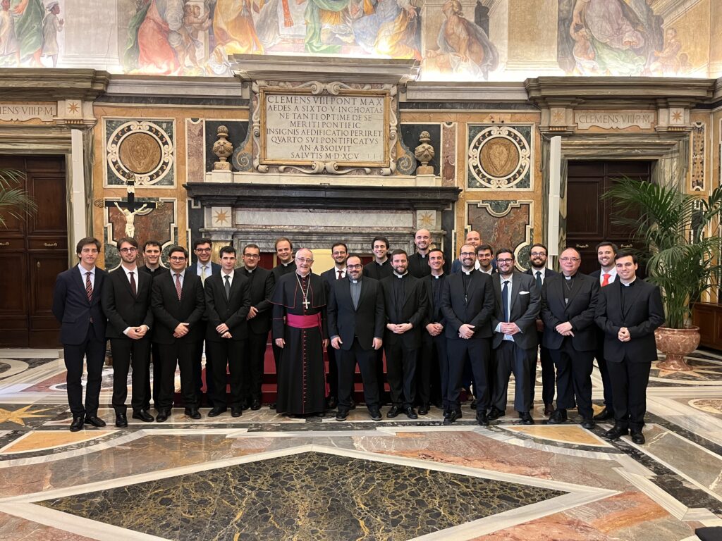 Els seminaristes i formadors van escoltar les paraules del Sant Pare.